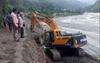 वर्षाका कारण अवरुद्ध ५ सडक अझै खुलेनन्