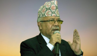पेट्रोलको राजनीतिमा माधव नेपाल : मूल्य निर्धारणबारे अन्जान बन्दै भन्छन्- अत्याचार भयो