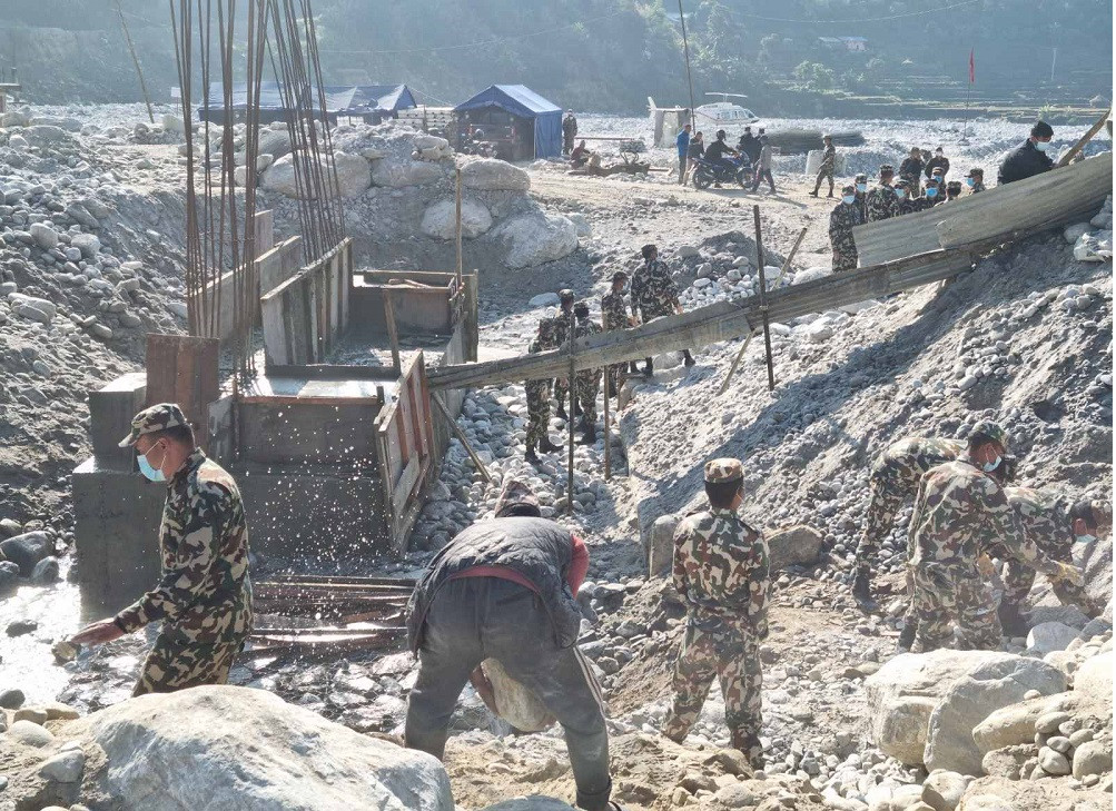 पुस मसान्तसम्म चनौटे-भिमखर्क जोड्ने बेलीबृज बन्छ : नेपाली सेना