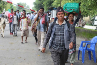 भारतमा गएका श्रमिक भन्छन् ‘रित्तै जान्छौँ, रित्तै फर्कन्छौँ’