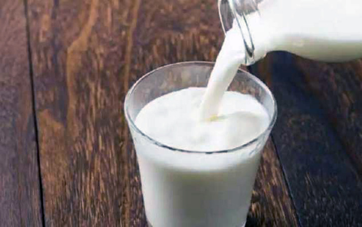 सरकारले बढायो दूधको मूल्य, किसानले अब  प्रतिलिटर ५६.०४ रूपैयाँ पाउने