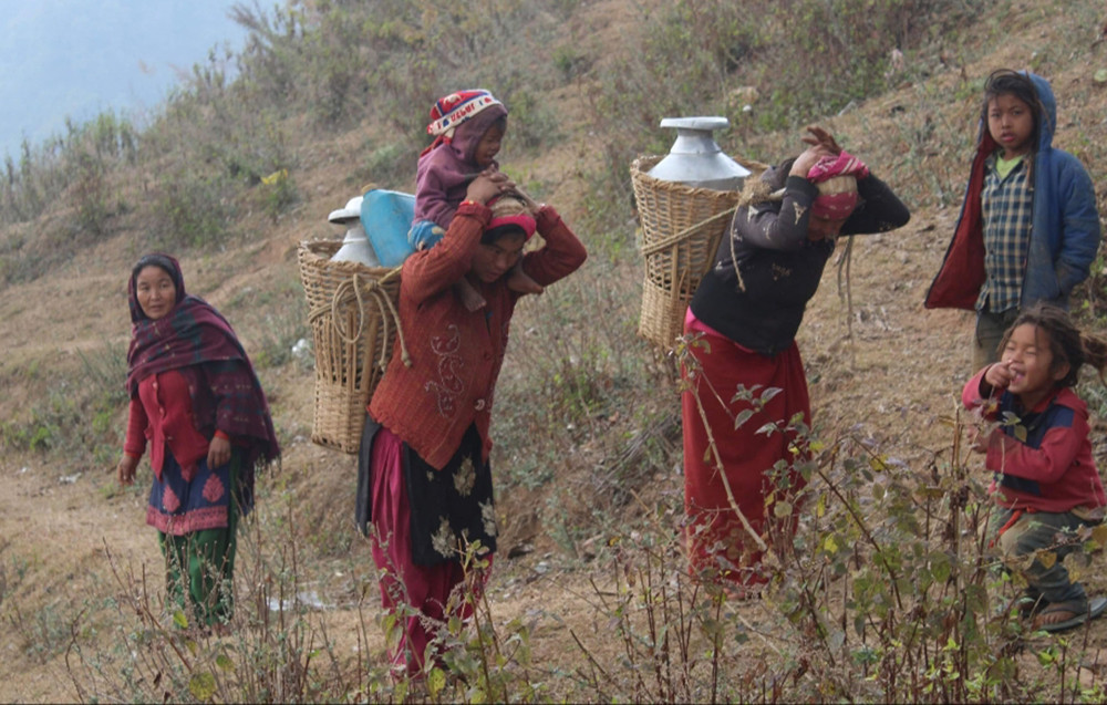 एक गाग्री पानी भर्न एक घण्टाको उकालो