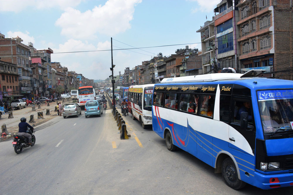 गाउँ फर्कनेको चापले सल्लाघारीदेखि धुलिखेलसम्मै घण्टौँ जाम