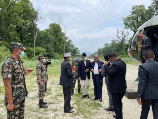 स्थलगत अवलोकनका लागि प्रधानमन्त्री देउवासहित शीर्ष नेता निजगढमा 