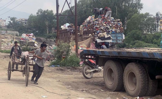 सिसडोलकै फोहरले रोक्दैछ बञ्चरेडाँडाको बाटो