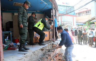 पार्किङका लागि बनाइएका स्थानमा समेत पसल, महानगरले सुरु गर्‍यो कारबाही