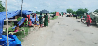 बाढीबाट विस्थापित भन्छन्- लालपुर्जा छ, जग्गा छैन