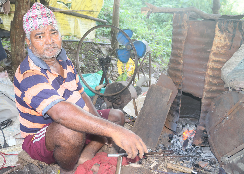 युट्युब हेरेर रामलालले बनाए विद्युतबाट चल्ने स्वचालित घन, सहज भयो आरनको काम