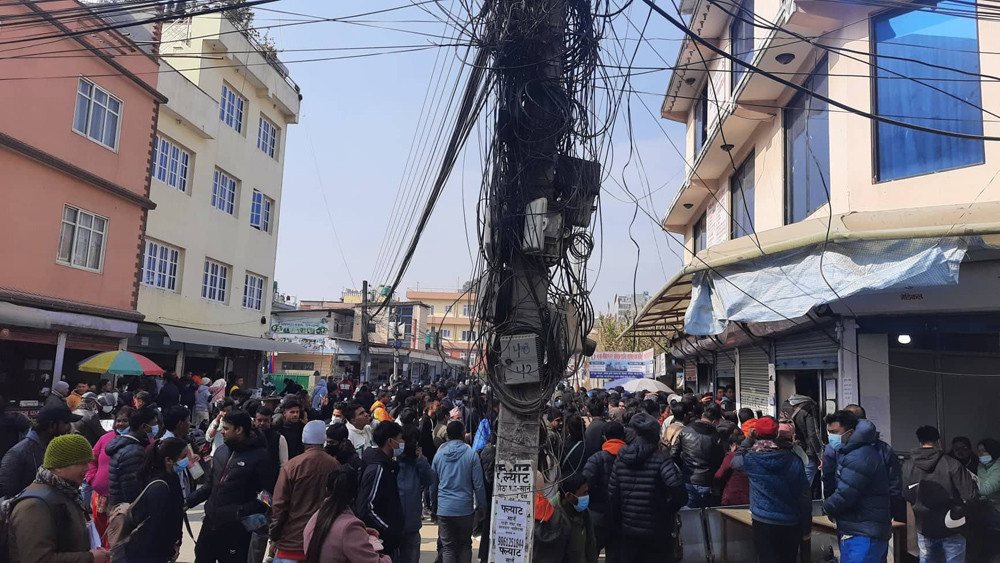 सर्भरमा समस्या आएपछि यातायात कार्यालयको सेवा प्रभावित, सेवाग्राही मारमा