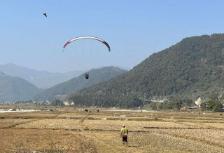 पोखरामा प्याराग्लाइडिङ : तोरीपानी क्षेत्रबाट पुन: सञ्चालनको तयारी