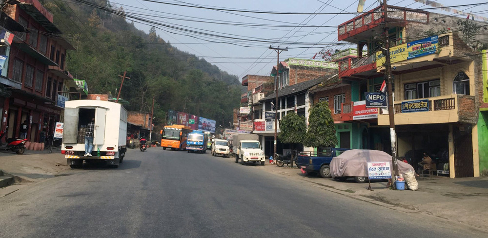 पृथ्वीराजमार्ग अन्तर्गत आँबुखैरेनीमा दुवैतर्फ पैदलमार्ग निर्माण सुरु