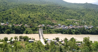 अरूण नदीको पुलको नट बोल्ट भाँच्चियो, १० टनभन्दा बढीका सवारीसाधन प्रवेशमा रोक
