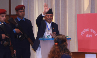 दाहाल र देउवा दाहिना हुँदा रामचन्द्र पौडेल बने मुलुकको तेस्रो राष्ट्रपति 