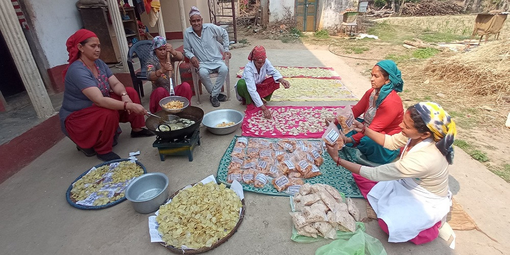 तालिम पाएपछि रामपुरका महिलाले थाले चिप्स व्यवसाय