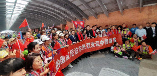 कोरोना महामारीपछि चीनबाट एकैपटक आए १८० पर्यटक, स्वागत गर्न विमानस्थल पुग्यो मन्त्रीसहितको टोली
