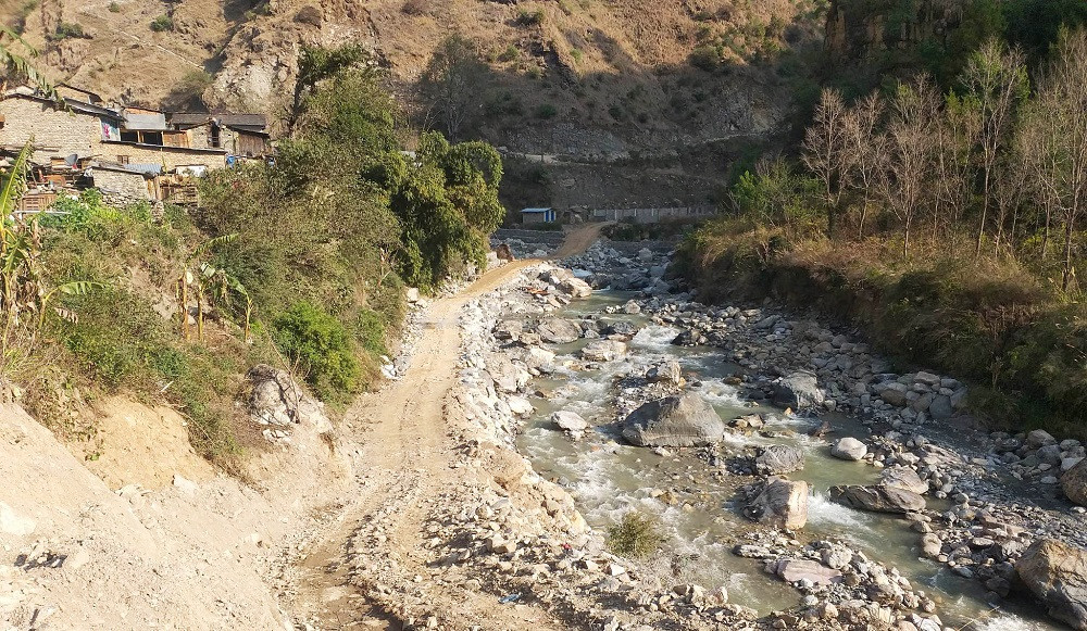 दुर्गम गाउँका बासिन्दालाई पुलकै चिन्ता