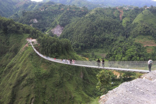 लामा र अग्ला पुल हेर्न आउने विदेशी पर्यटक बढ्दै