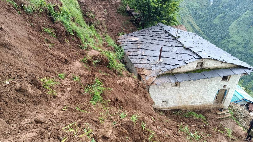 रुकुमपश्चिममा बाढी र पहिरोका कारण ४८ घरपरिवार विस्थापित, एक हजार ६६१ परिवार जोखिममा