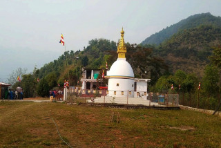 पर्यटक तान्दै रिघा उदय बुद्ध विहार