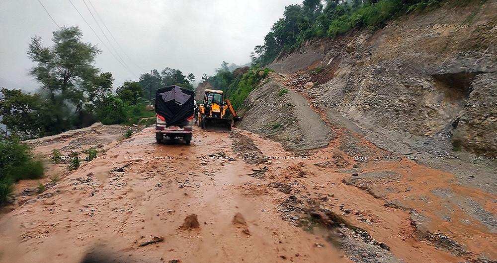 कन्टारमा सडक भाँसिदा पृथ्वी राजमार्ग पुनः अवरुद्ध