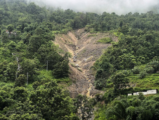 अझै खुलेन कालीगण्डकी करिडोर, निरन्तरको वर्षाले पहिरो पन्छाउन समस्या