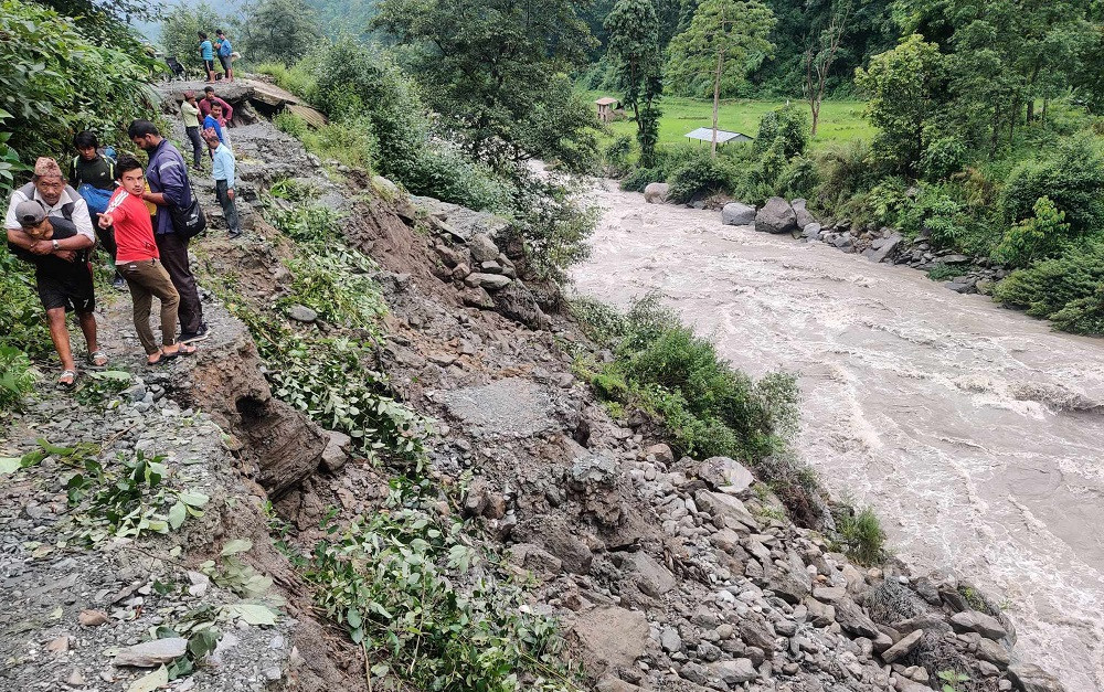 अवरुद्ध सिमखेत सडक सञ्चालनमा, हेलम्बु र पाँचपोखरीमा अनिश्चित