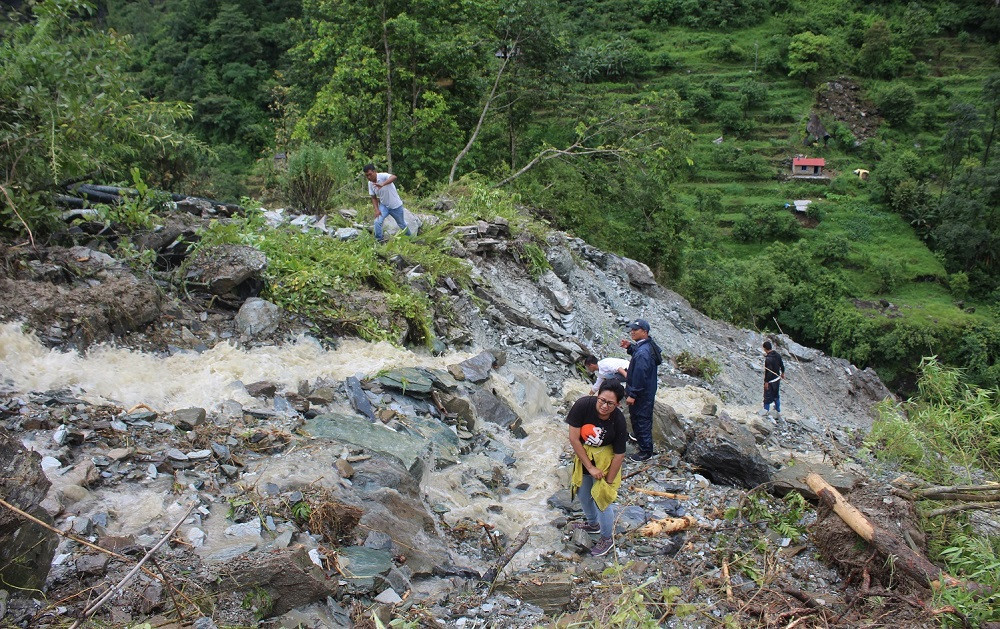 बेनी-जोमसोम सडकखण्डमा बर्खामा सधैँ पहिरो, वैकल्पिक मार्गको माग