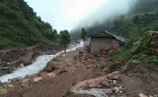 बाढीको त्रासमा भूजीखोलाका बाढीपीडित