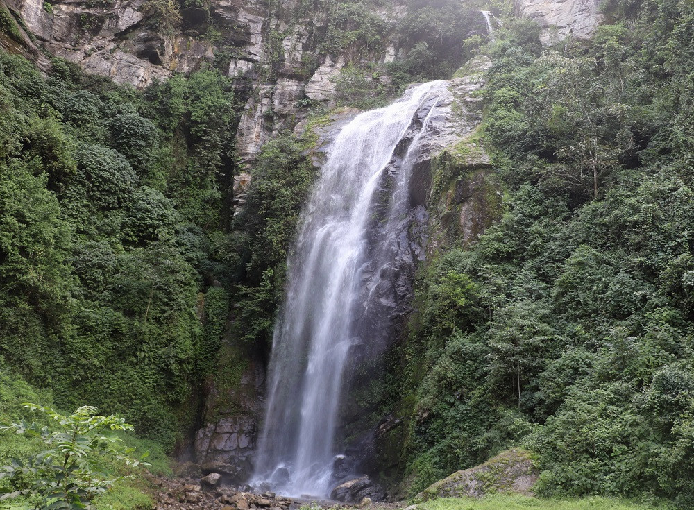 आकर्षक गन्तव्य बन्दै भोजपुरको महभिर झरना