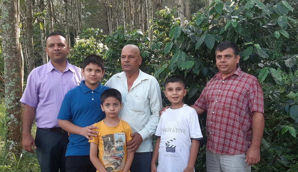 चार दशकदेखि व्यावसायिक कृषिमा सक्रिय अधिकारी परिवार, पशुपालन र खेतीपातीपछि पाउलोनियामा आकर्षण