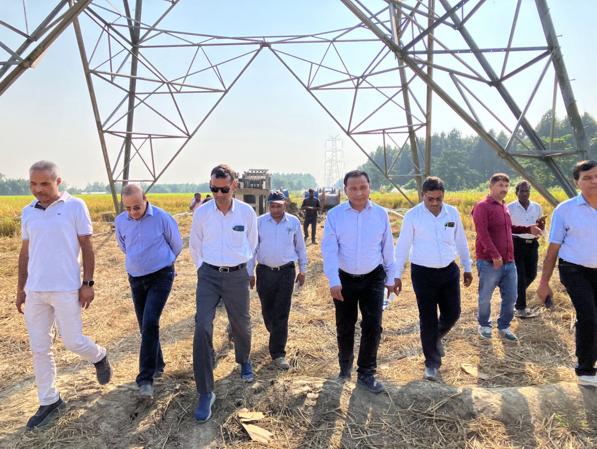 अवरोधबीच हेटौंडा-ढल्केबर-इनरुवा ४०० केभी प्रसारण लाइनको तार तान्ने काम धमाधम