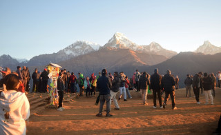 साढे चार महिनामा १२ हजारभन्दा बढी विदेशी पर्यटक पुगे पुनहिल