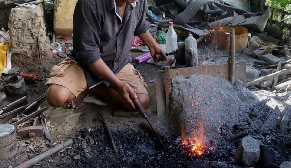 आरन व्यवसायबाट राम्रो आम्दानी गर्छन् कैलालीका व्यवसायी