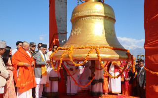 आठ वर्ष लगाएर बनाइएको 'महाघण्ट' पञ्चकोटमा स्थापना, करोडौँको संरचना थपिँदा बढ्दैछन् पर्यटक