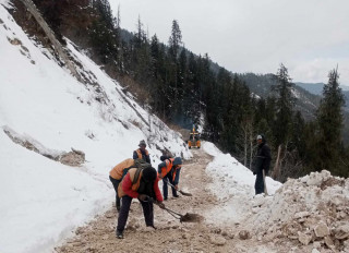 नाग्म-गमगडी सडक कालोपत्र गर्न माग