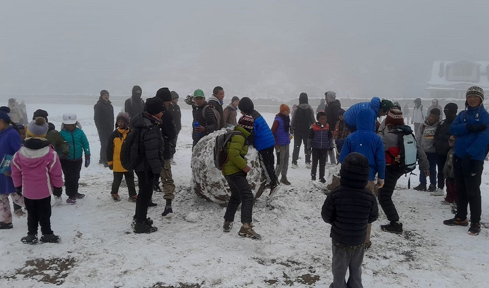 सोलुखुम्बुमा हिमपात, सडक अवरुद्ध