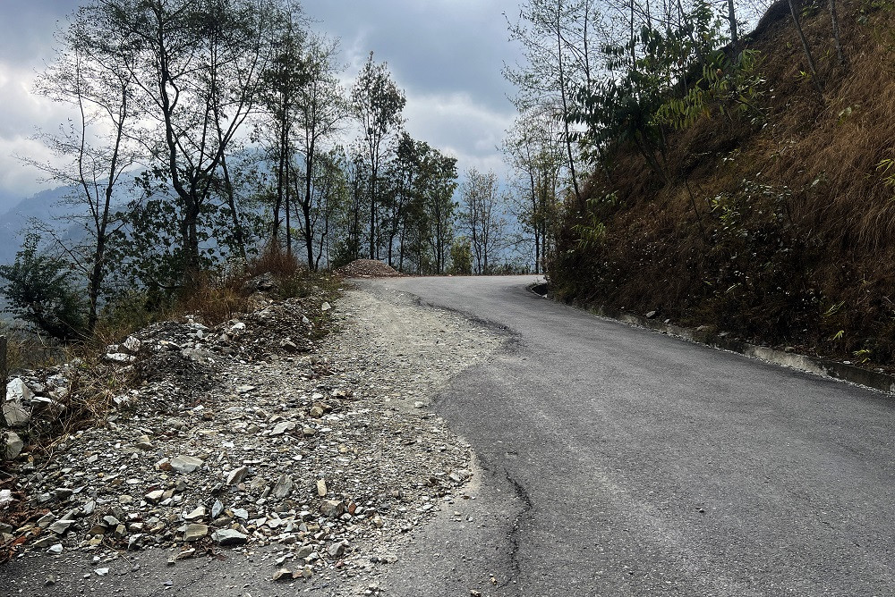 मध्यपहाडी लोकमार्गअन्तर्गत ‘डेउडी-भर्‍याङभुरुङ’ खण्ड अवरुद्ध