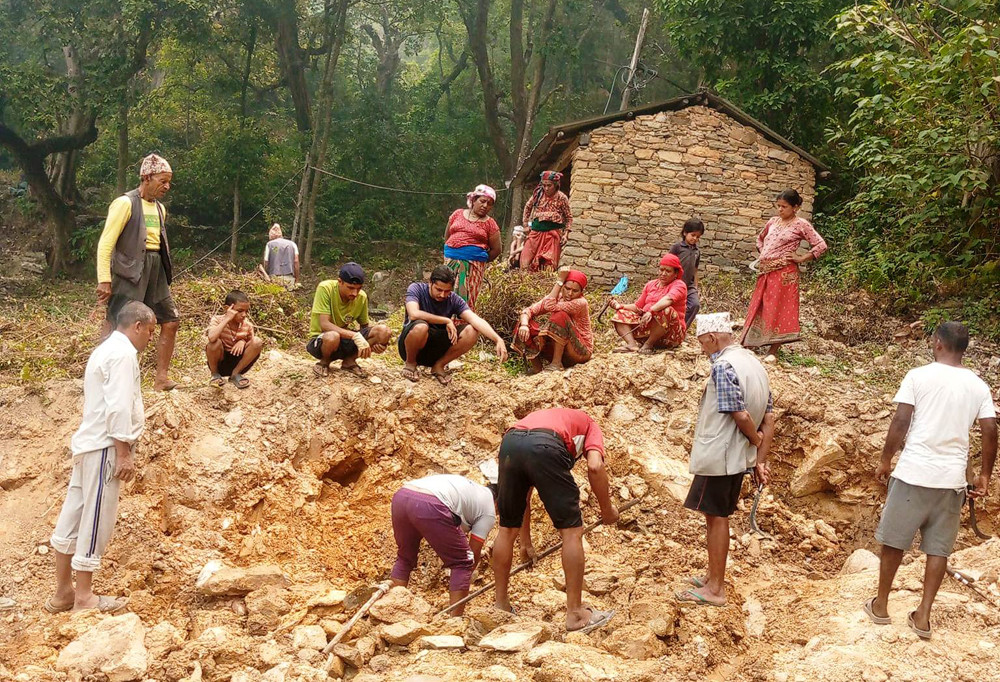 बाढीबाट विस्थापित ७० परिवार घर फर्किए