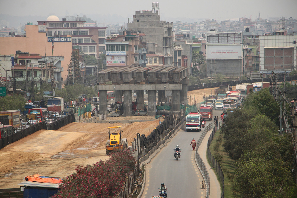 ग्वार्को फ्लाइओभरमा ढिलाइ, निर्माणमा लापरबाहीले सर्वसाधारणलाई सास्ती [तस्बिरहरू]