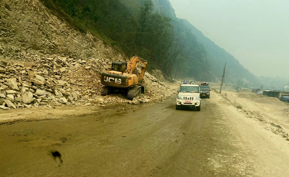 काभ्रेका सडकको यात्रा जोखिमपूर्ण