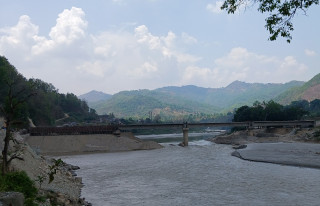 कालीगण्डकी नदीमा २४ करोड ७९ लाख लागतमा गण्डकी र लुम्बिनी जोड्ने युनिक मोटरेबल पुल निर्माण