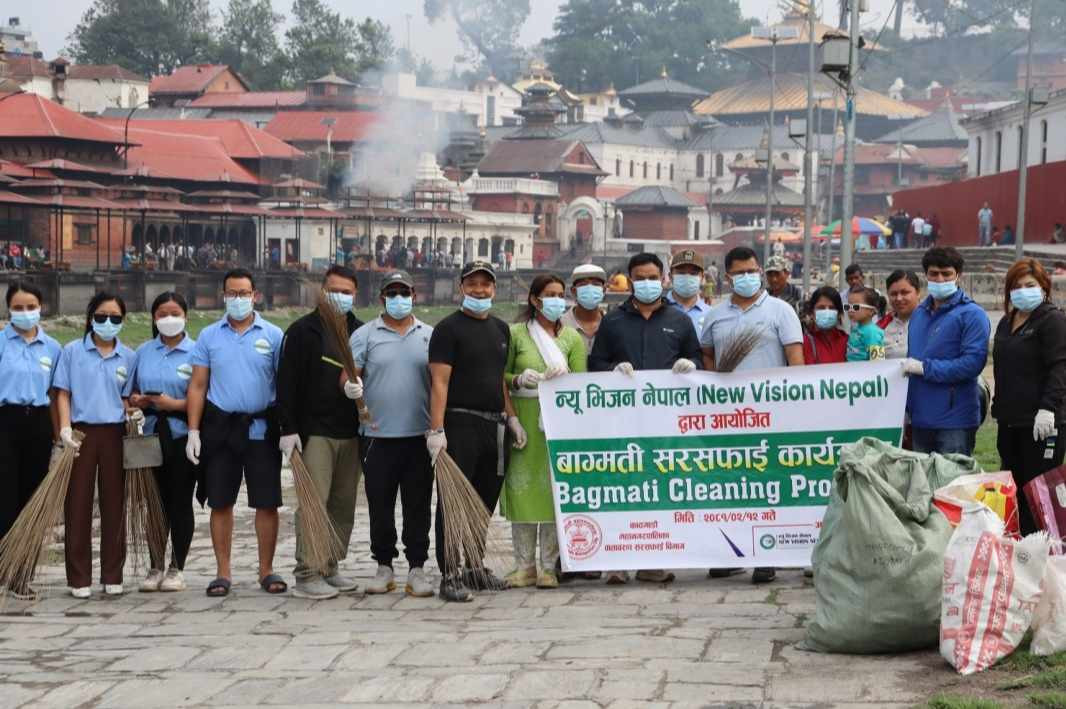 न्यू भिजन नेपालको पशुपति मन्दिर वरपर सरसफाइ अभियान