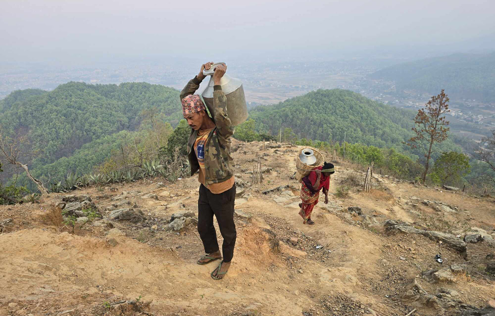 हरेक दिन खानेपानी जोहो गर्दैमा बित्छ समय, ठूलो समस्यामा छन् घोरदौराबासी