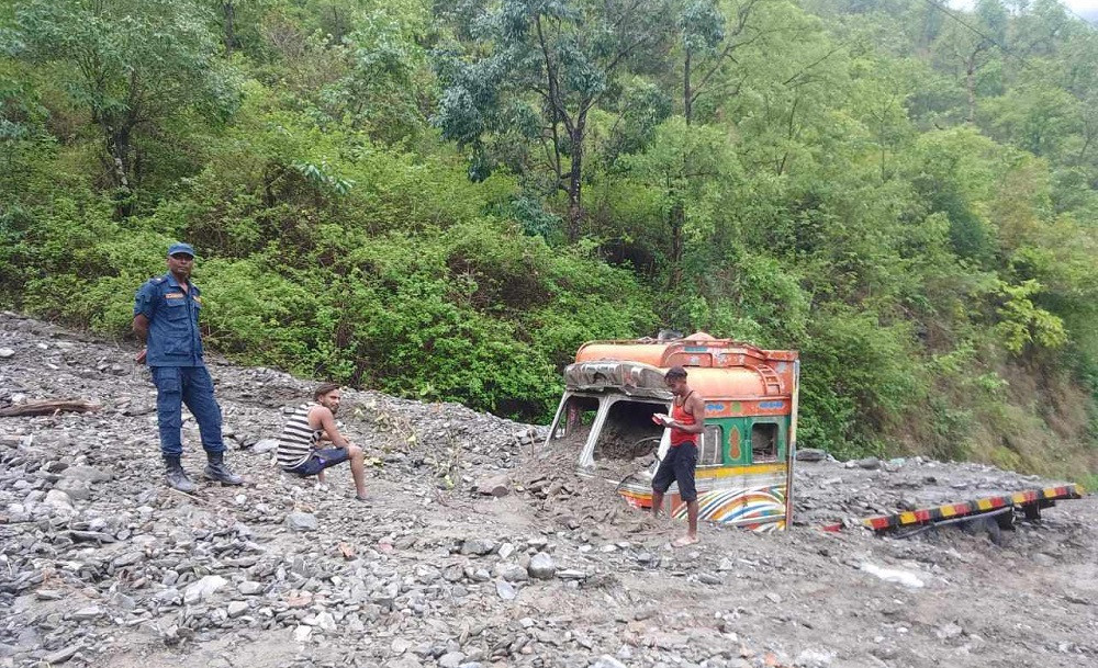 मध्यपहाडी राजमार्गको खुर्काेट-घुर्मी खण्ड एकतर्फी खुल्यो