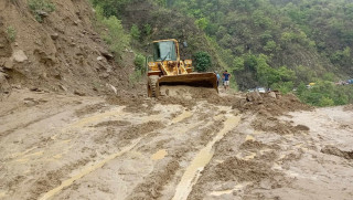 मध्यपहाडी लोकमार्ग पूर्णरुपमा अवरुद्ध