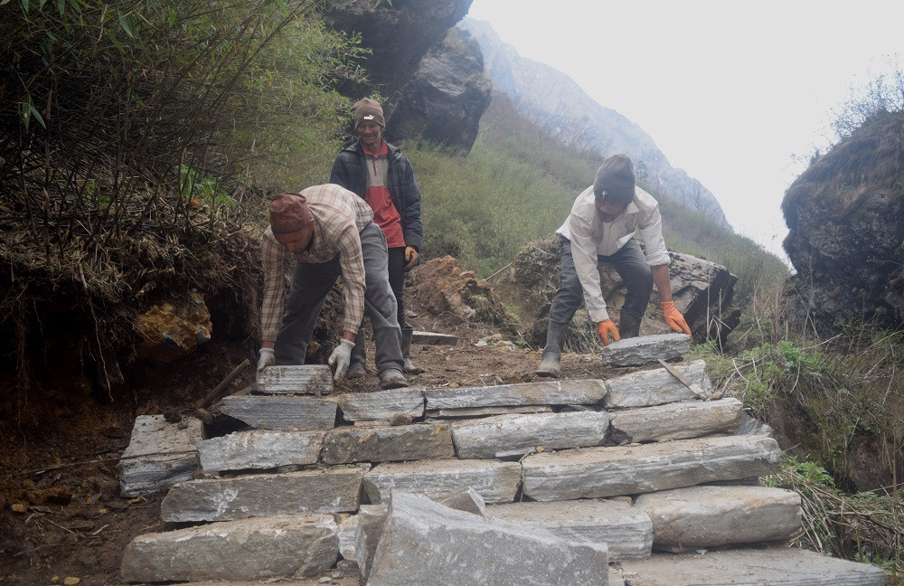 धवलागिरि आइसफल पदमार्ग निर्माणमा तीव्रता