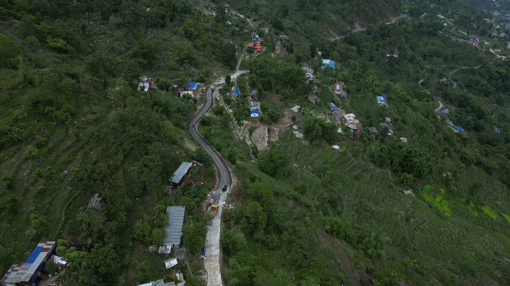 ‘ट्र्याक’ खुलेको डेढ दशकपछि बाँसबोट क्षेत्रमा सडक कालोपत्र