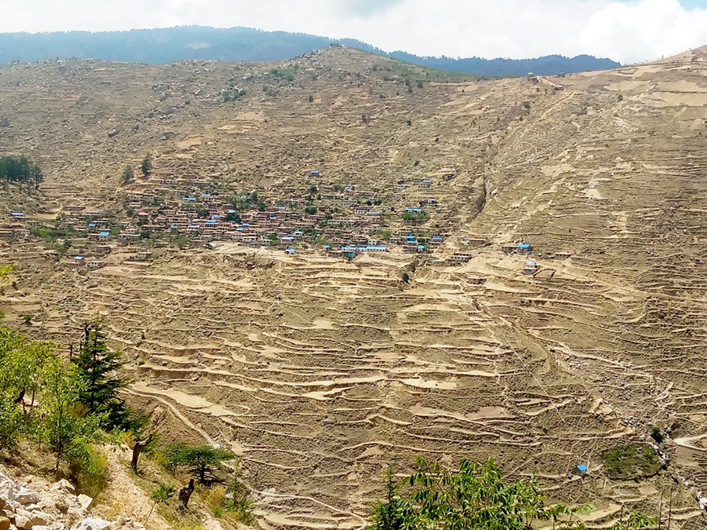 रोपाइँका लागि वर्षा पर्खिरहेको रारागाउँ