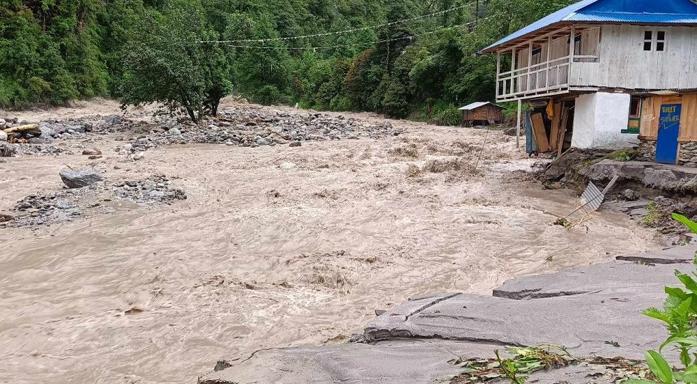 बाढीपहिरोबाट डेढ महिनामा १३४ जनाले गुमाए ज्यान, १८४ घर डुबानमा