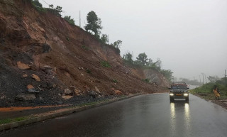 अवरुद्ध पृथ्वी राजमार्ग एकतर्फी खुल्यो